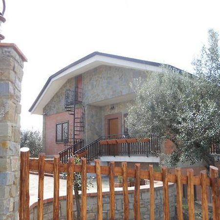 Casale Il Gheppio Guest House Laureana Cilento Exterior photo