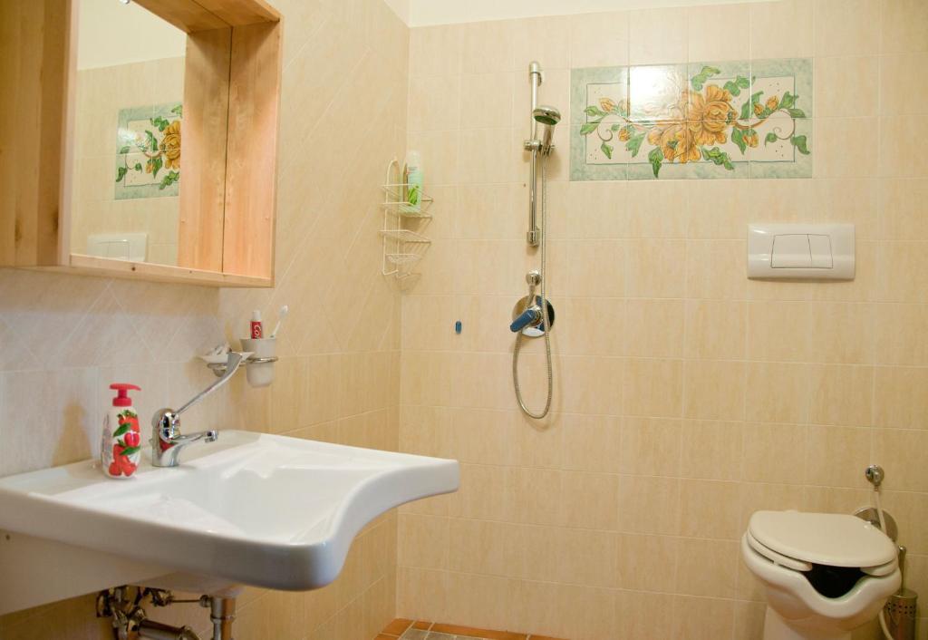 Casale Il Gheppio Guest House Laureana Cilento Room photo