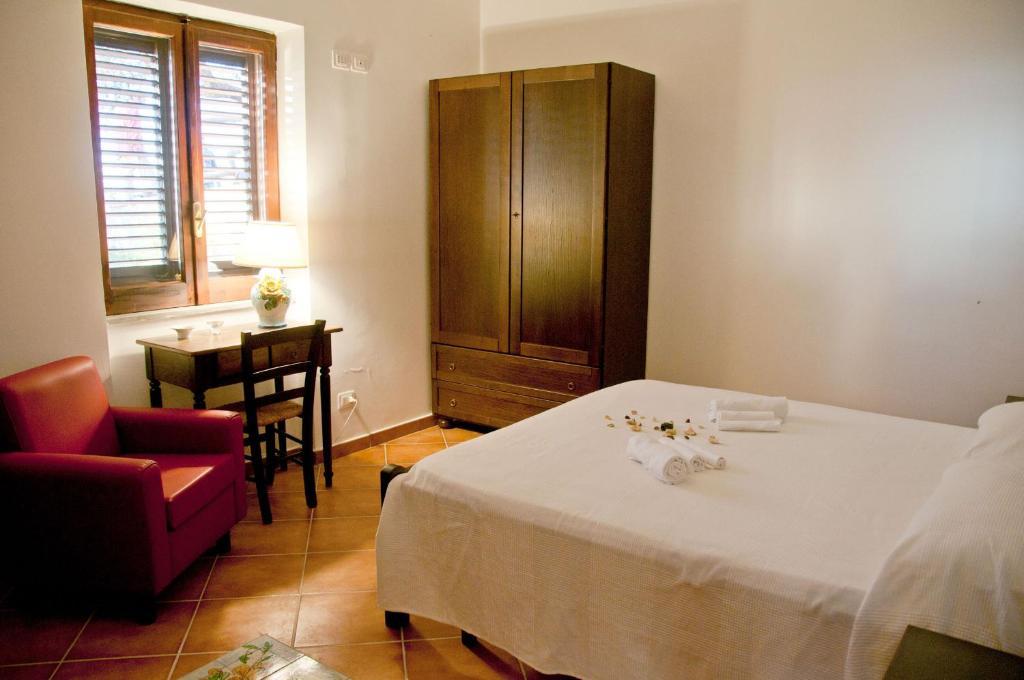 Casale Il Gheppio Guest House Laureana Cilento Room photo
